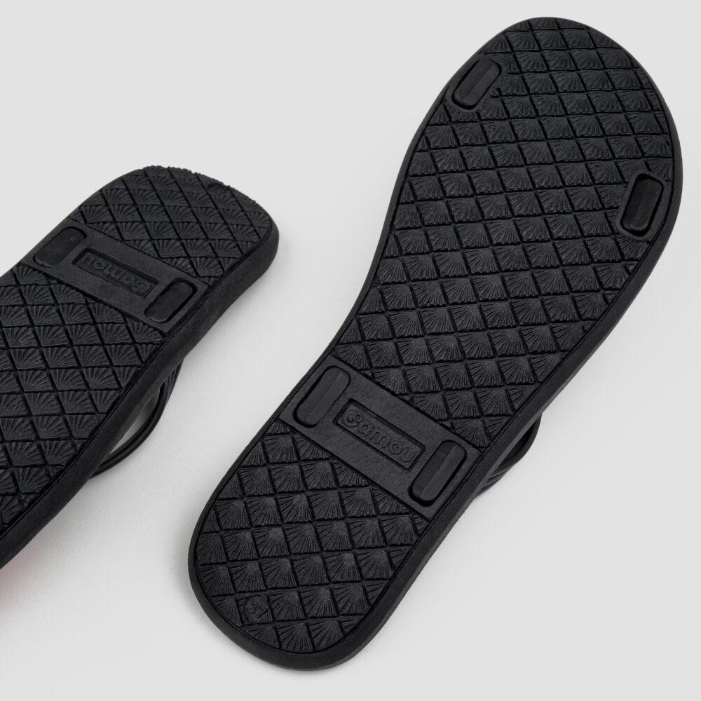 Poppy Black - Image 5